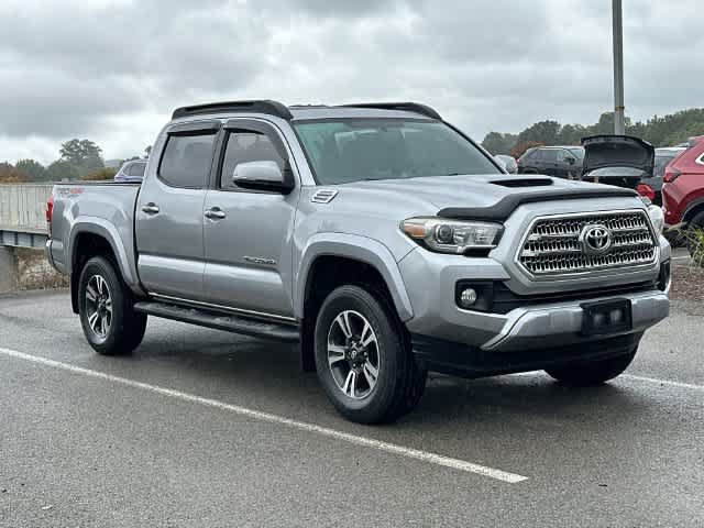 Used 2017 Toyota Tacoma TRD Sport w/ Premium & Technology Package AWD/4WD image 20