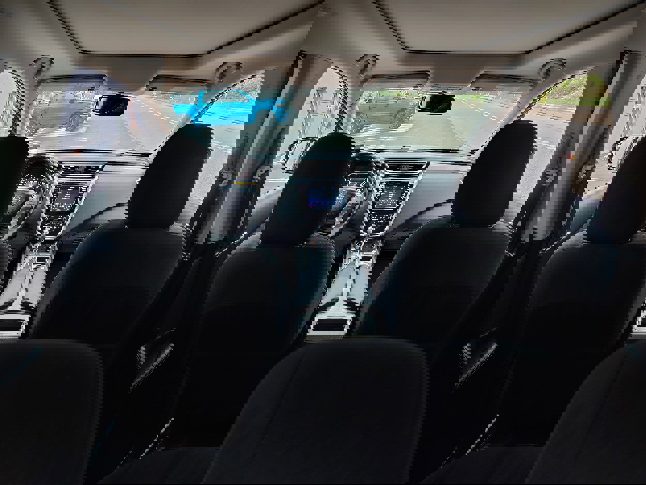 Used 2018 Nissan Murano SV w/ Premium Package image 12