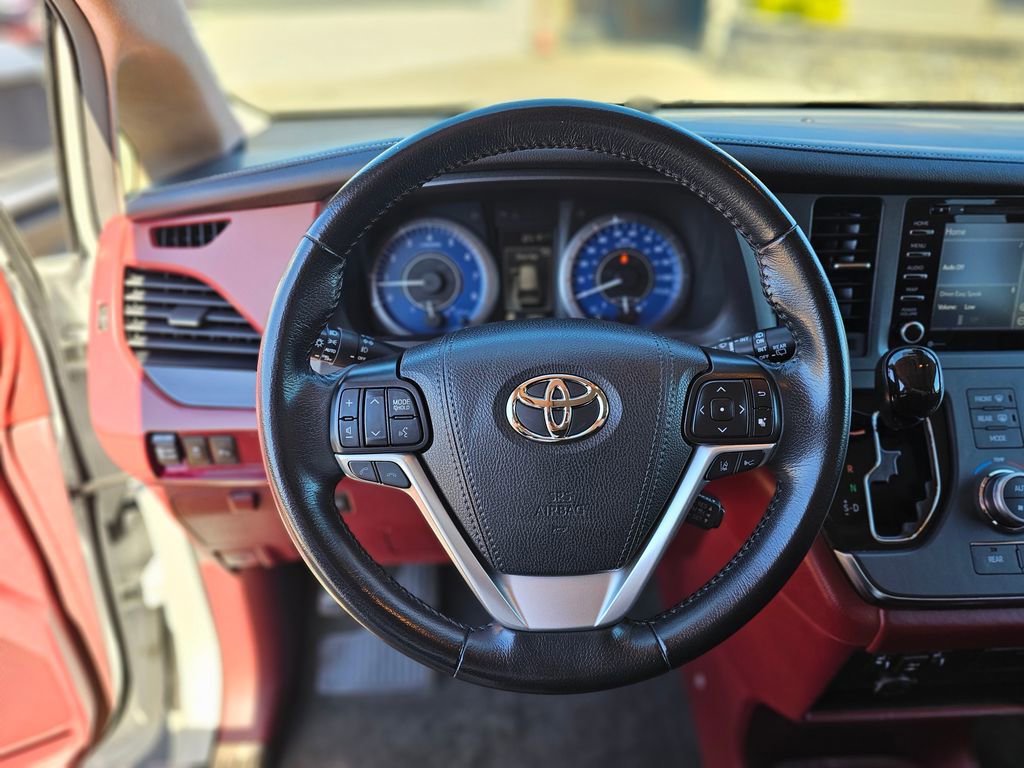 Used 2019 Toyota Sienna XLE w/ XLE Navigation Package image 32