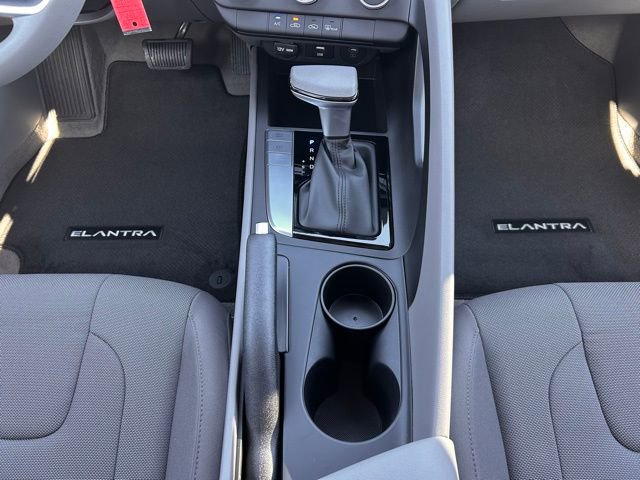 Used 2025 Hyundai Elantra SE image 13