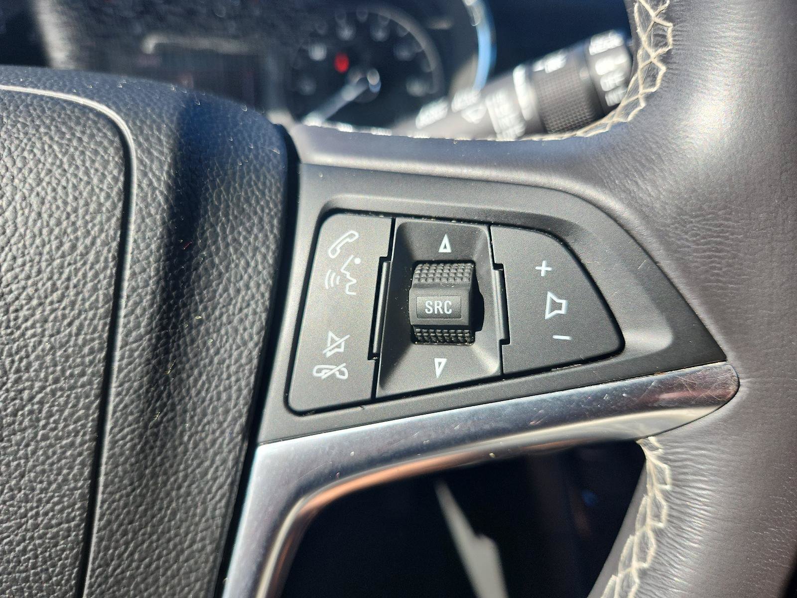 Used 2022 Buick Encore Preferred AWD/4WD image 22