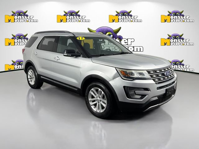 Used 2017 Ford Explorer XLT image 3