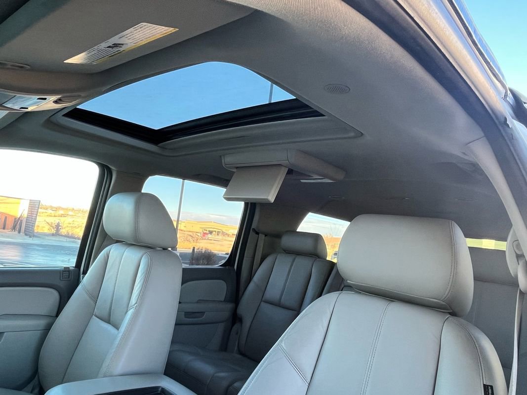 Used 2010 Chevrolet Suburban LT AWD/4WD image 13
