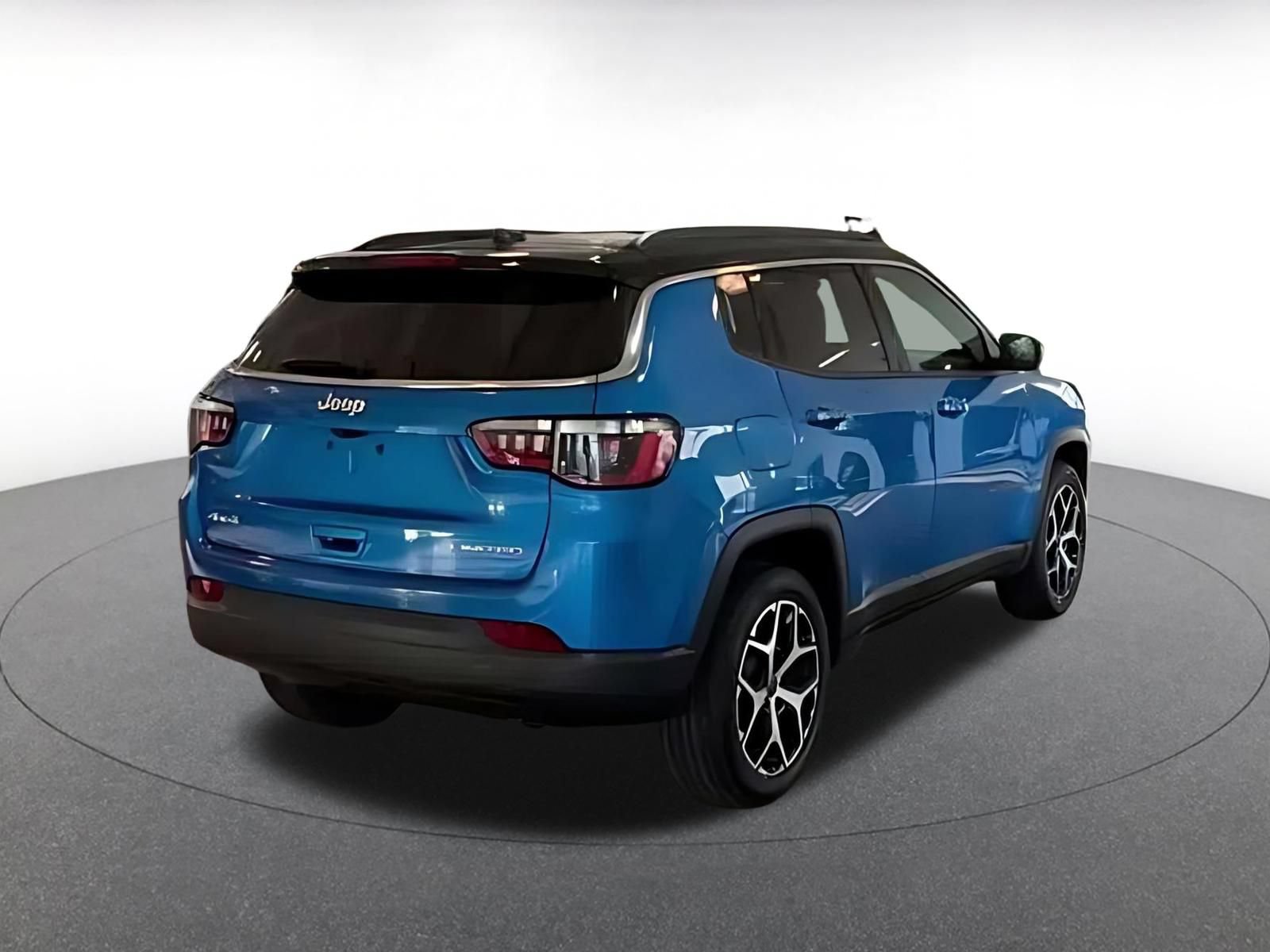 Used 2025 Jeep Compass Limited AWD/4WD image 13