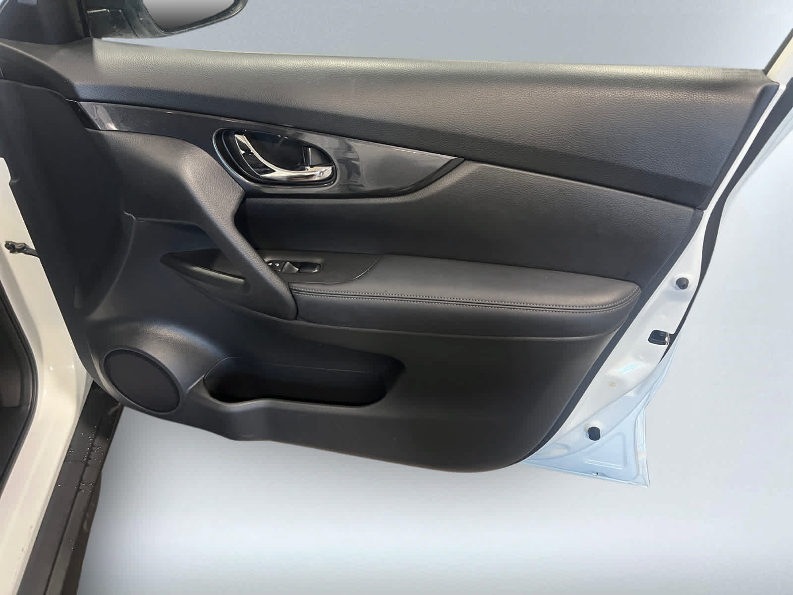 Used 2018 Nissan Rogue S AWD/4WD image 14