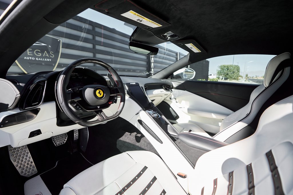 Used 2022 Ferrari Roma image 2