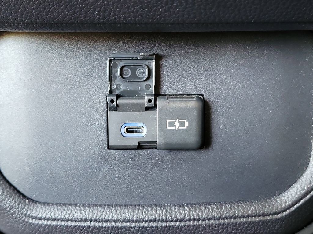 Used 2022 Toyota Highlander LE image 16