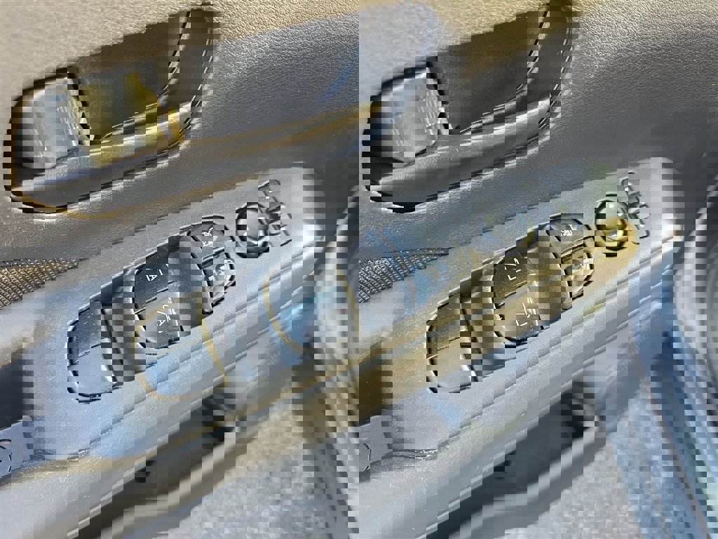 Used 2023 Nissan Kicks S image 15