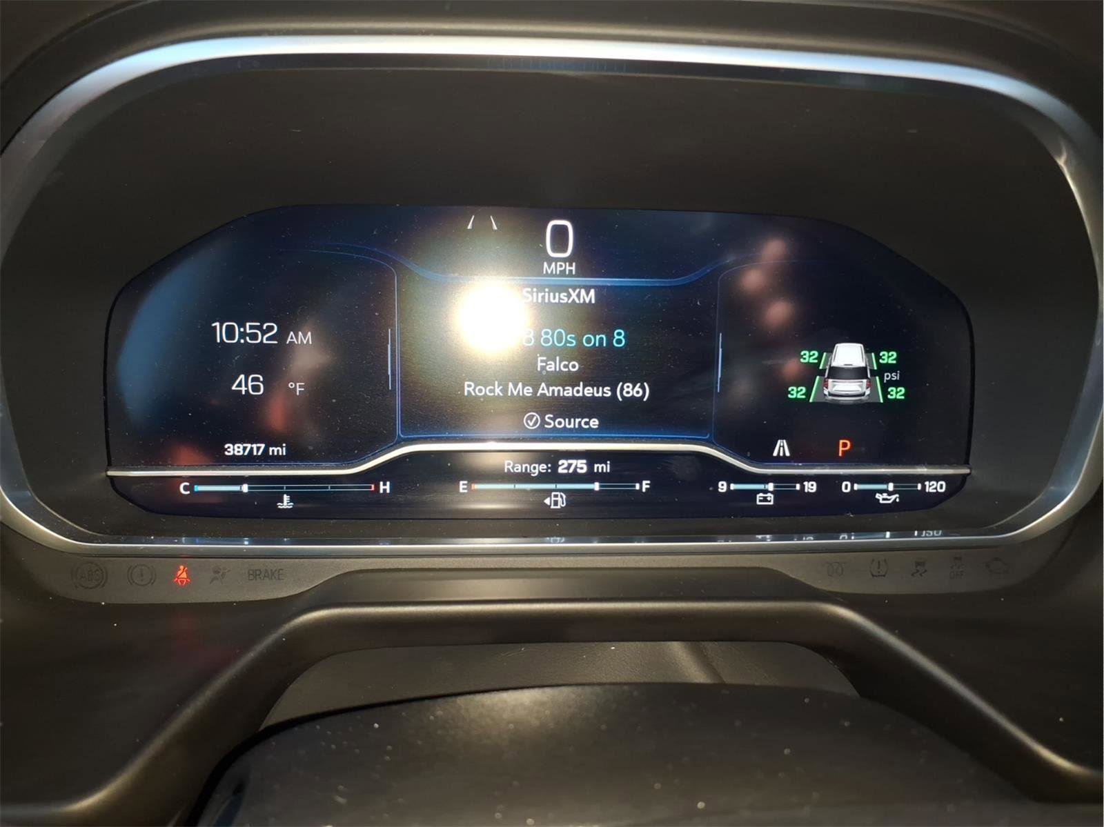 Used 2023 Chevrolet Suburban RST w/ Luxury Package image 15