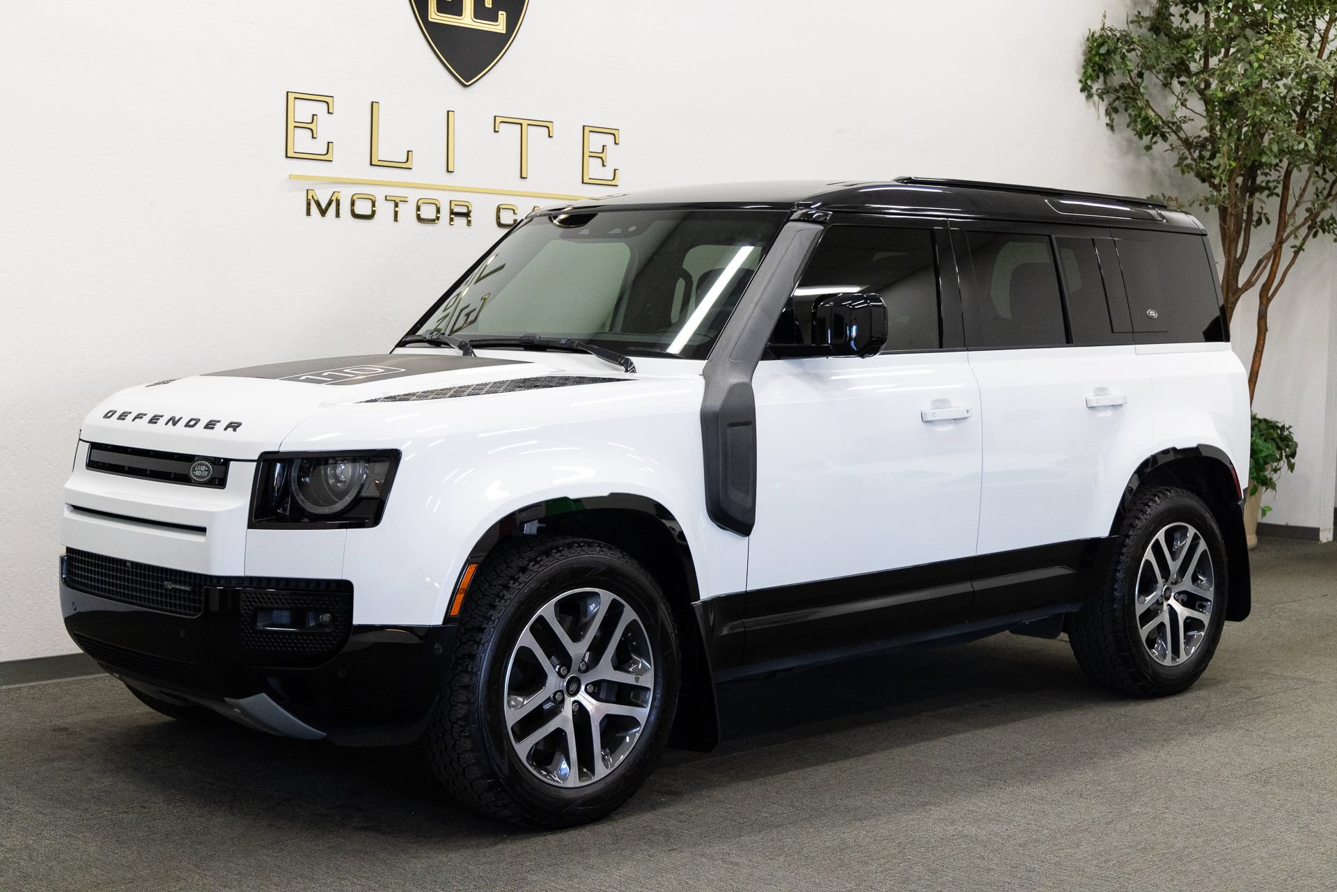 Used 2022 Land Rover Defender 110 X-Dynamic HSE AWD/4WD image 1