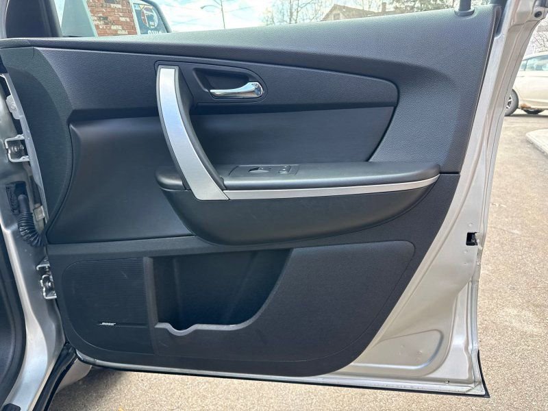 Used 2012 GMC Acadia SLT image 16