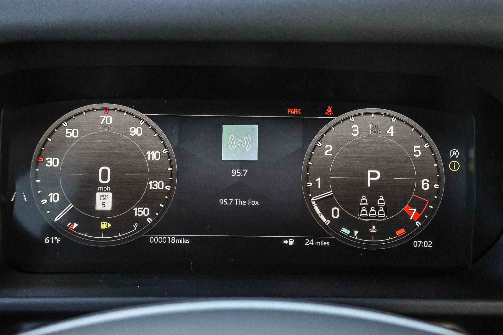 New 2026 Land Rover Defender 130 X-Dynamic SE AWD/4WD image 31