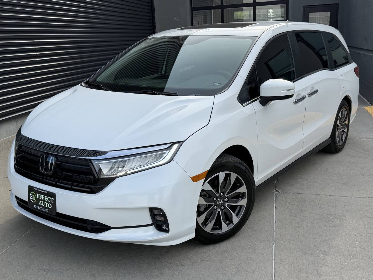 Used 2024 Honda Odyssey EX-L image 2