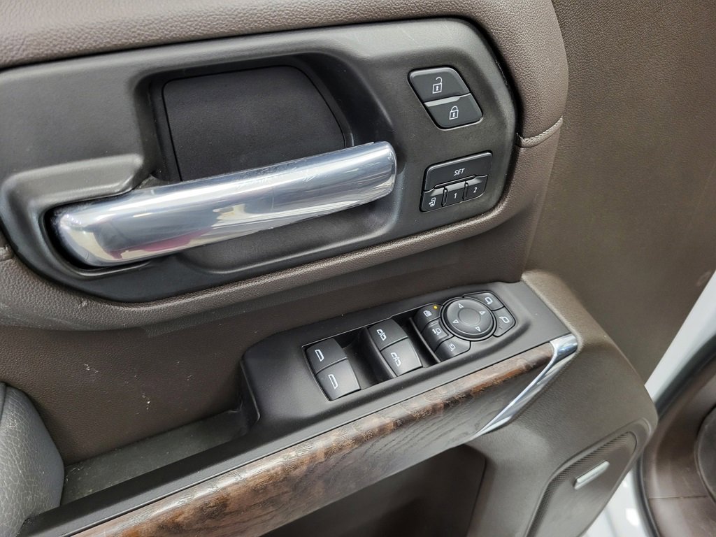 Used 2022 GMC Sierra 3500 Denali w/ Technology Package image 3