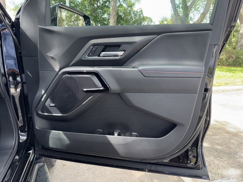Used 2025 Chevrolet Silverado EV RST AWD/4WD image 36