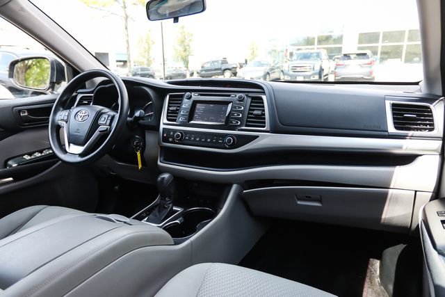 Used 2014 Toyota Highlander LE AWD/4WD image 44