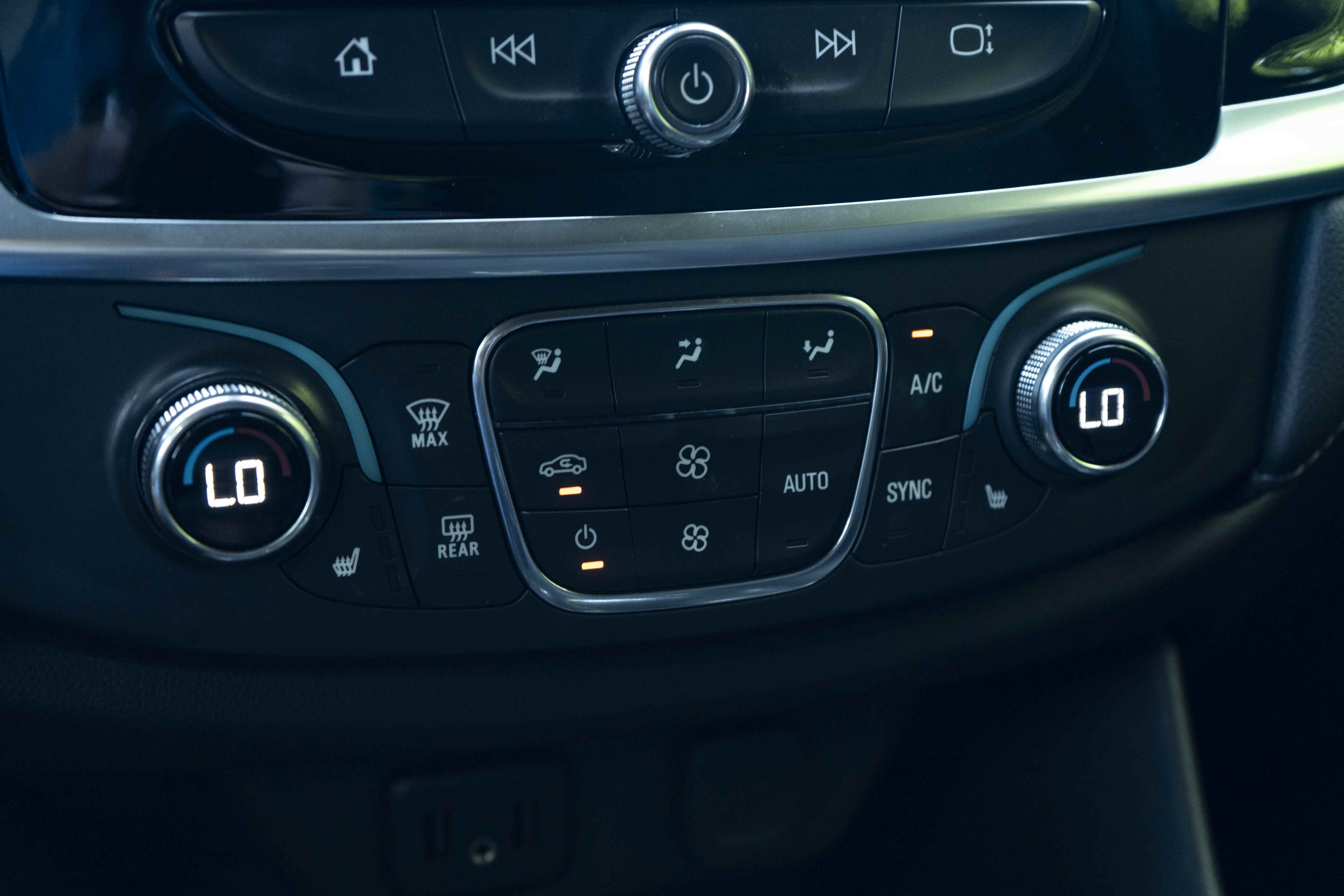 Used 2023 Chevrolet Traverse LT FWD image 32