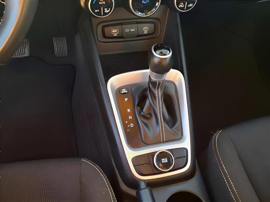 Used 2023 Hyundai Venue SEL image 9