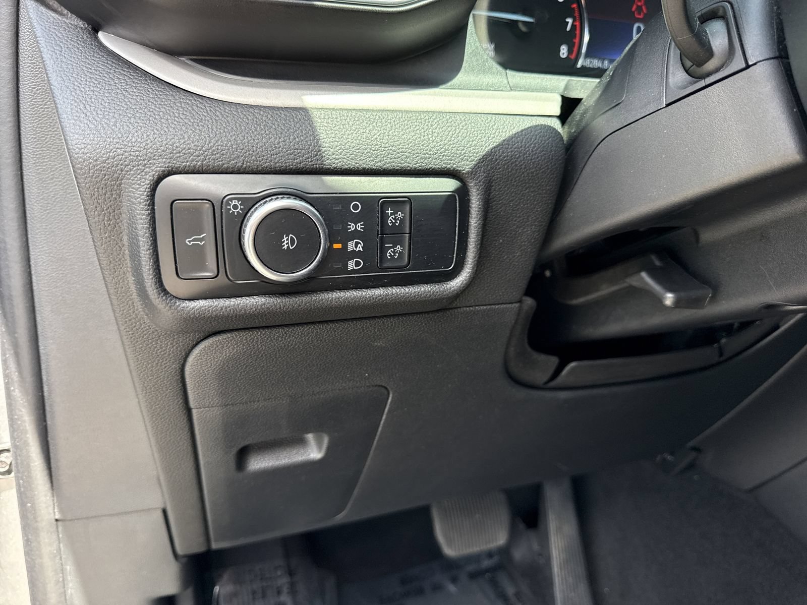 Used 2024 Ford Explorer XLT w/ Equipment Group 202A RWD image 38