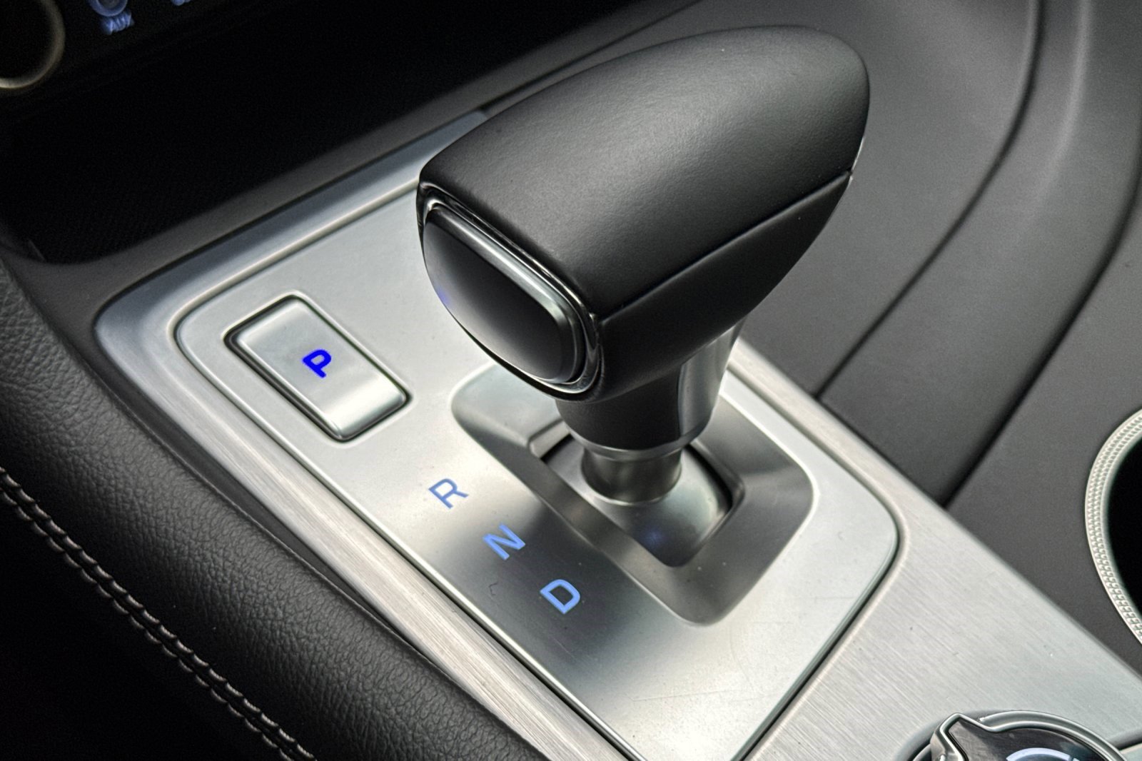 Used 2019 Genesis G70 3.3T Advanced image 15