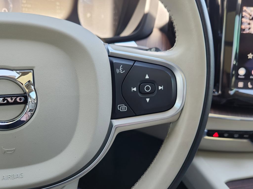 Used 2022 Volvo XC60 B5 Momentum AWD/4WD image 18
