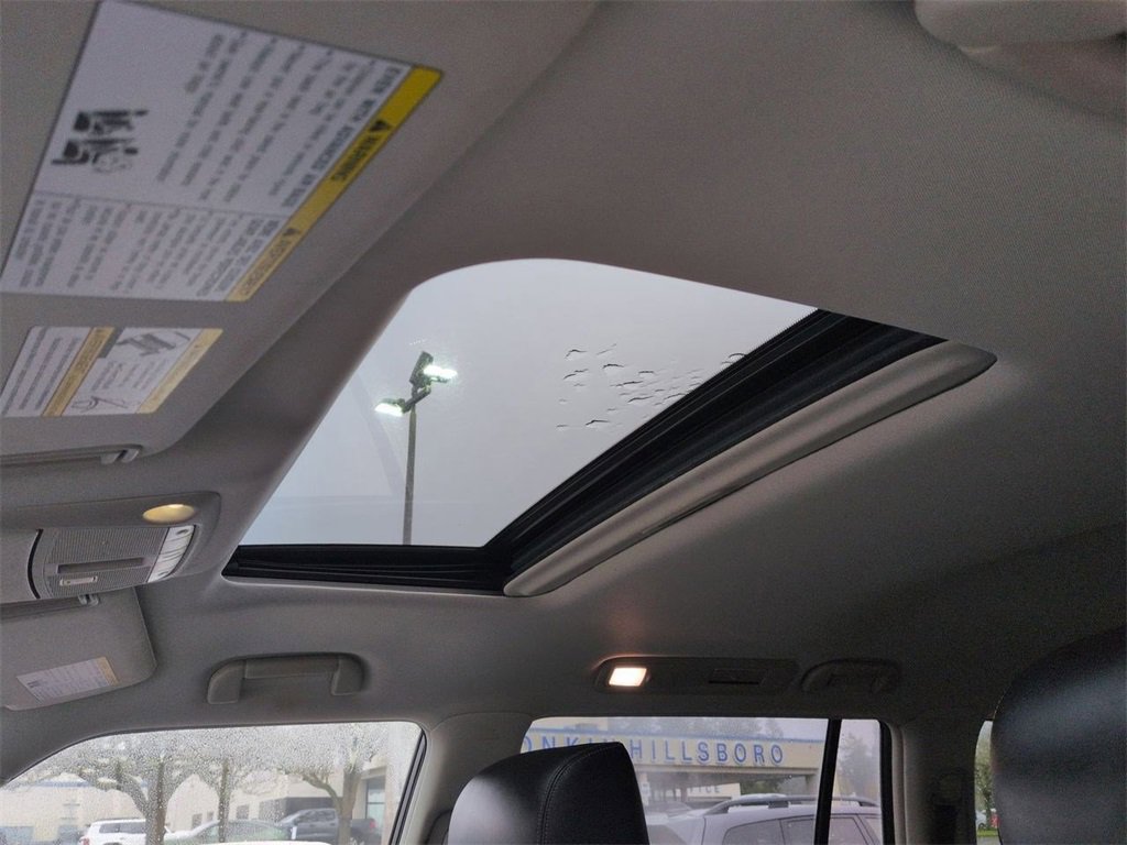 Used 2021 Nissan Armada Platinum image 23