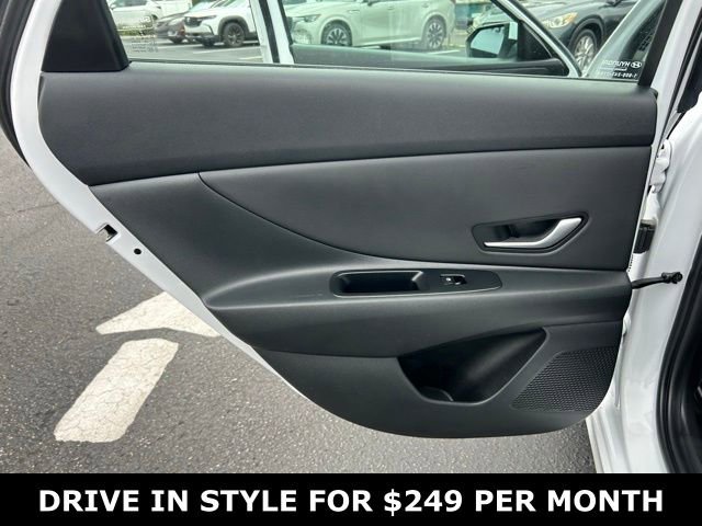 Used 2025 Hyundai Elantra SEL image 13