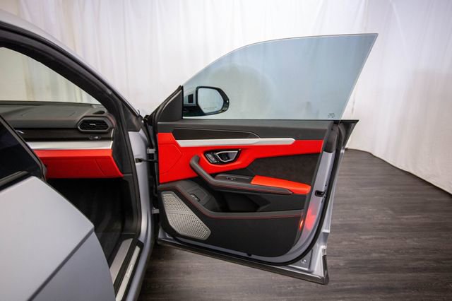 Used 2022 Lamborghini Urus image 17