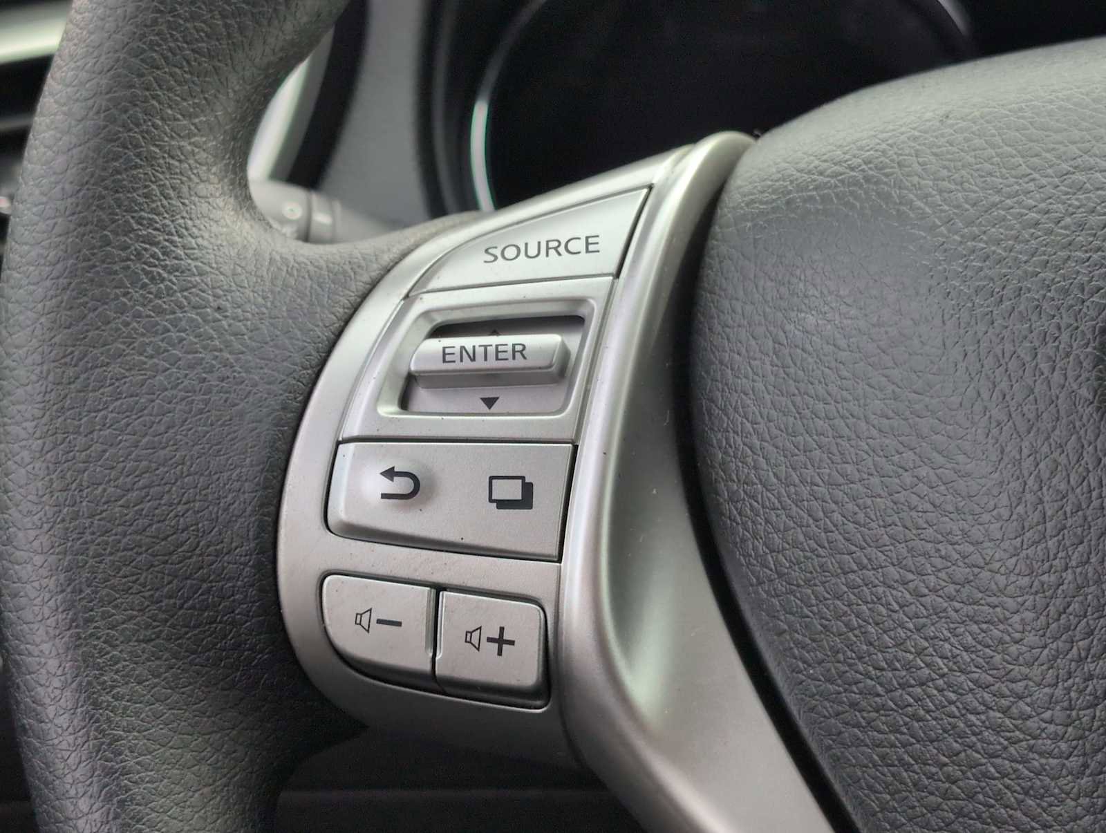 Used 2014 Nissan Rogue S w/ S Family Package image 22