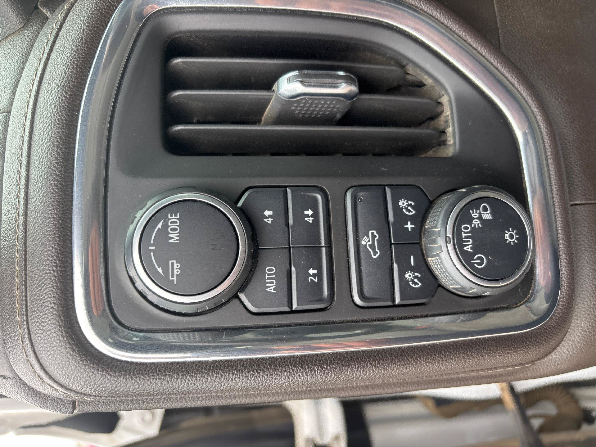 Used 2021 Chevrolet Silverado 1500 LT w/ All Star Edition Plus AWD/4WD image 17