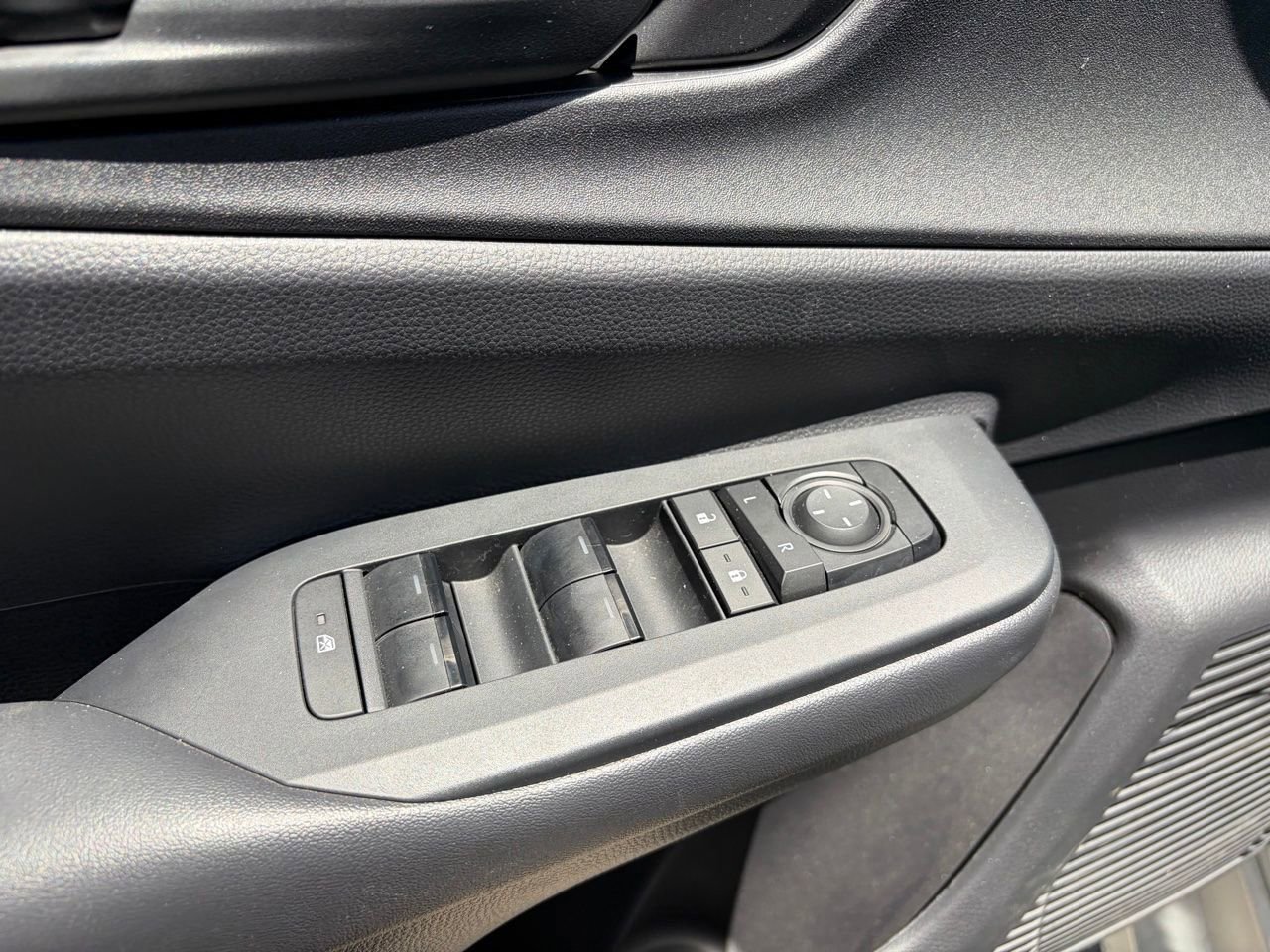Used 2026 Toyota Prius Plug-In Hybrid FWD image 6