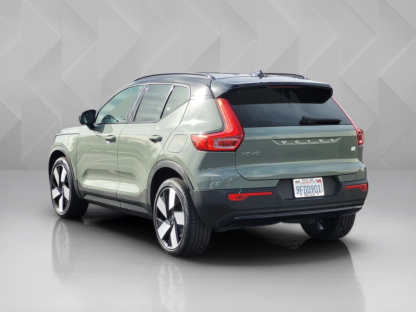 Certified 2023 Volvo XC40 Recharge Ultimate image 6