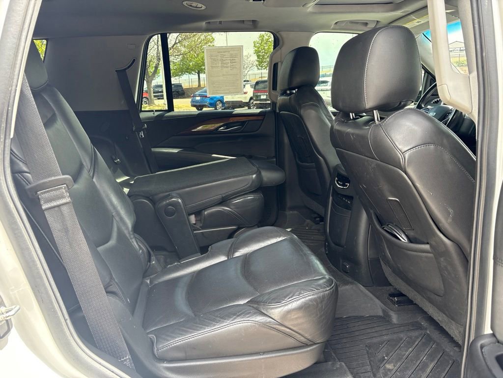 Used 2019 Cadillac Escalade Luxury AWD/4WD image 23