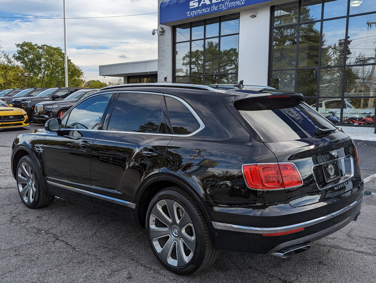 Used 2018 Bentley Bentayga Mulliner image 10