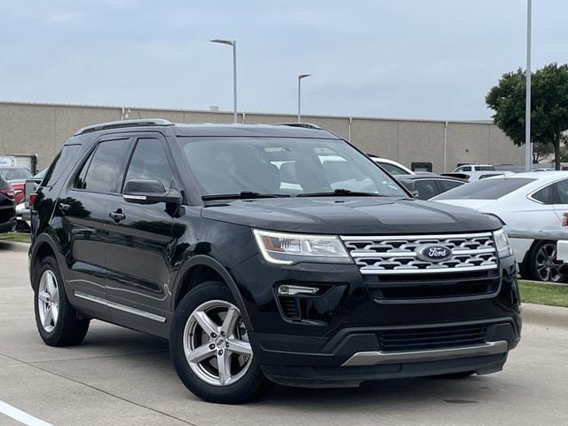 Used 2018 Ford Explorer XLT w/ Equipment Group 201A FWD image 2