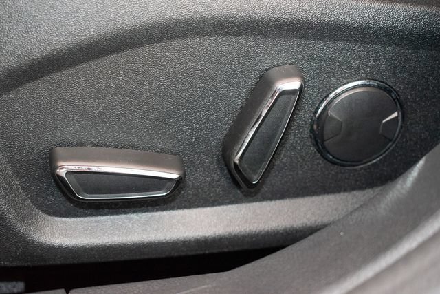 Used 2018 Ford Fusion SE w/ Fusion SE Technology Package FWD image 19
