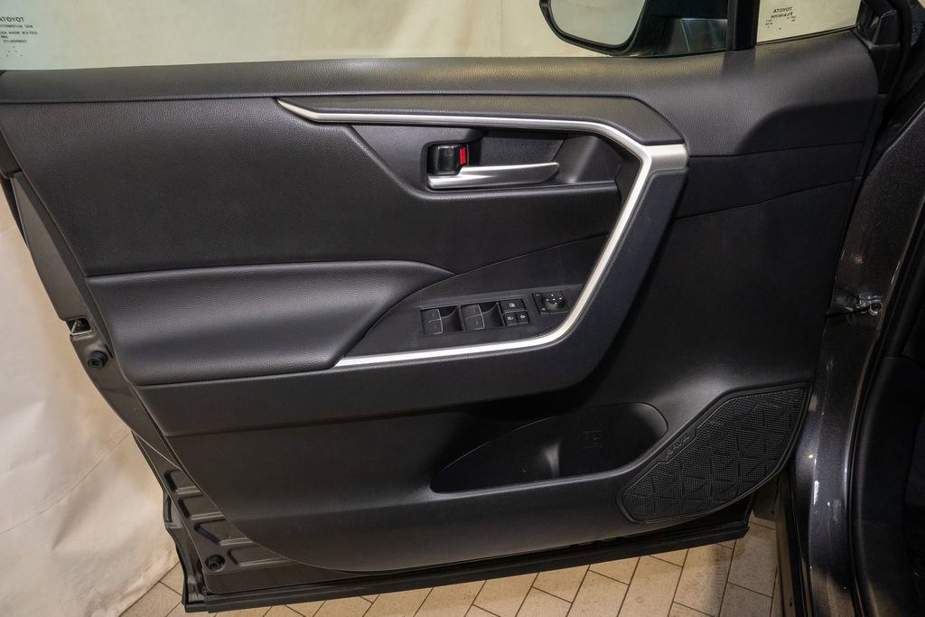 Used 2025 Toyota RAV4 XLE w/ Convenience Package image 12