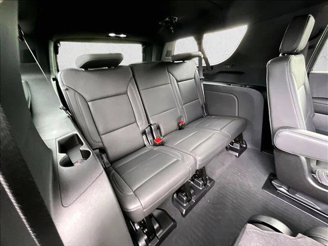 Used 2026 Chevrolet Suburban LT w/ Comfort Package RWD image 29