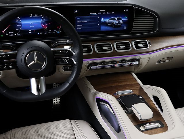 Certified 2025 Mercedes-Benz GLS 580 4MATIC image 17