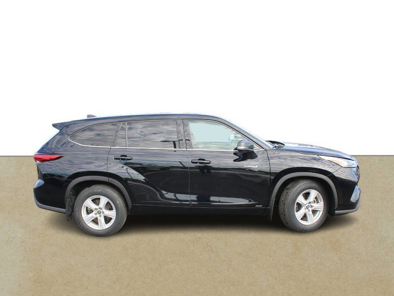 Used 2020 Toyota Highlander LE image 2
