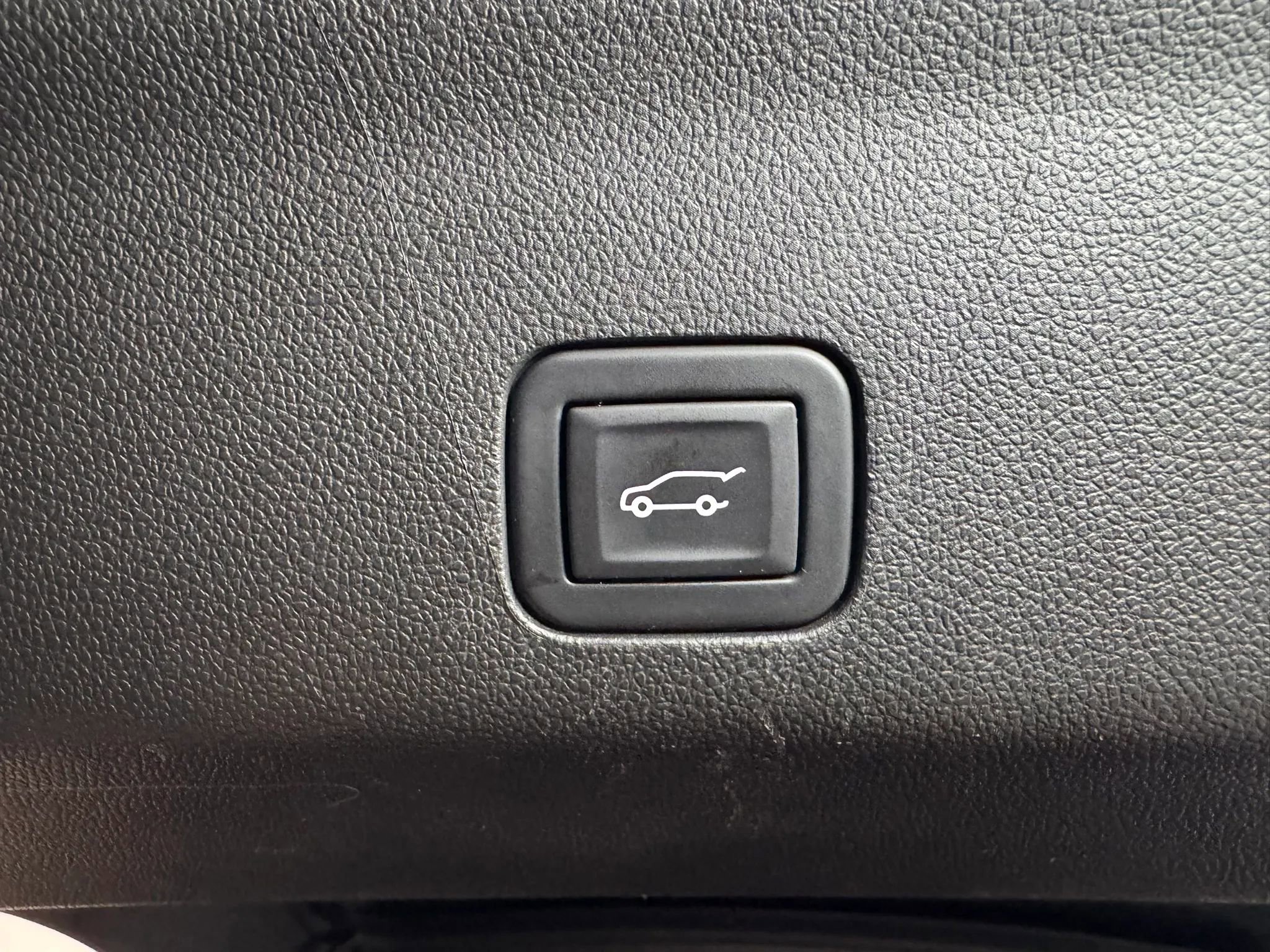 Used 2023 GMC Yukon Denali Ultimate AWD/4WD image 32