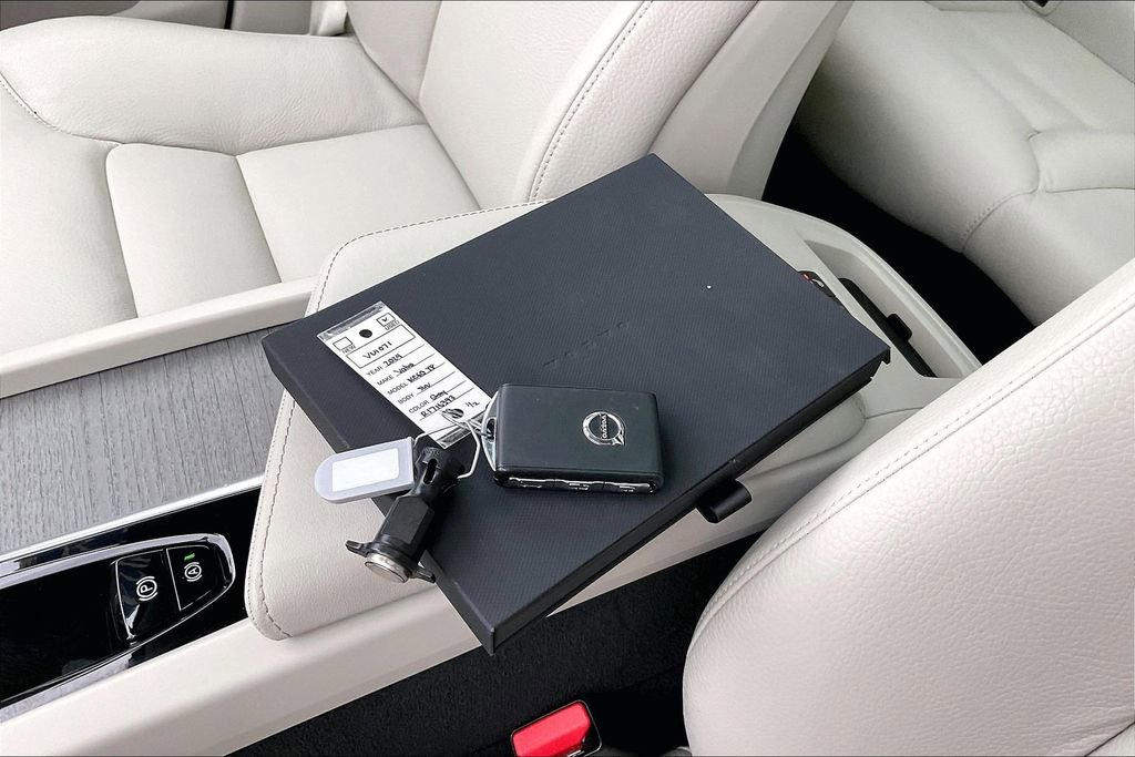 Certified 2024 Volvo XC60 T8 Plus w/ Protection Package Premier image 35