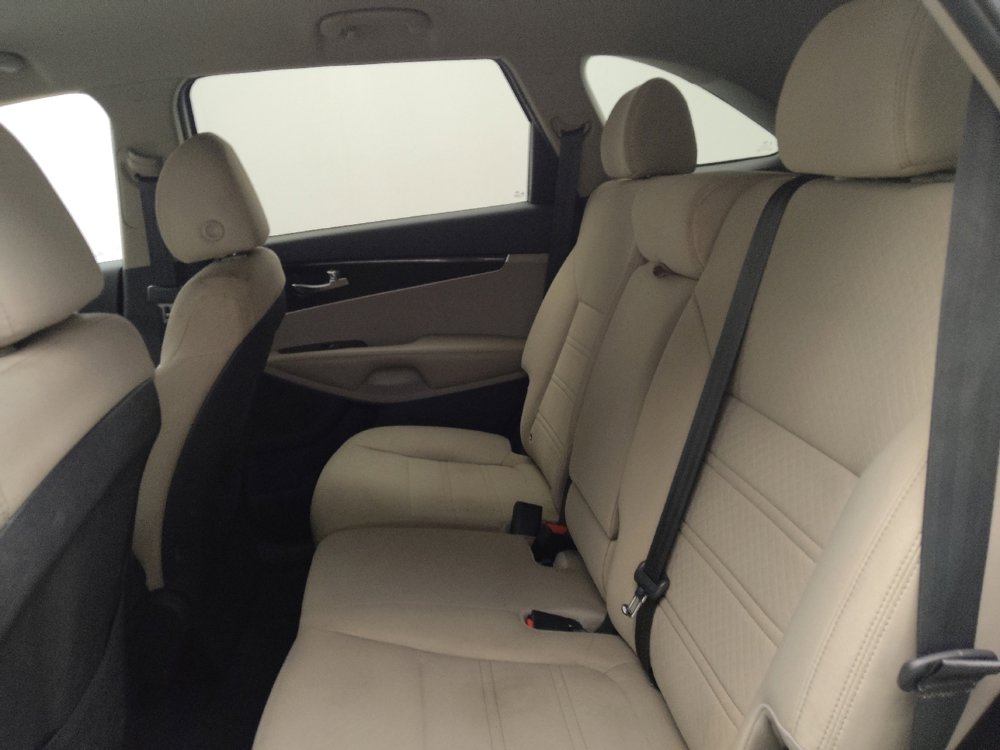Used 2019 Kia Sorento LX image 18
