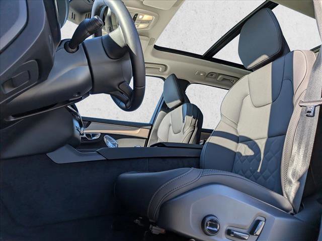 New 2026 Volvo XC90 B5 Plus w/ Protection Package image 4