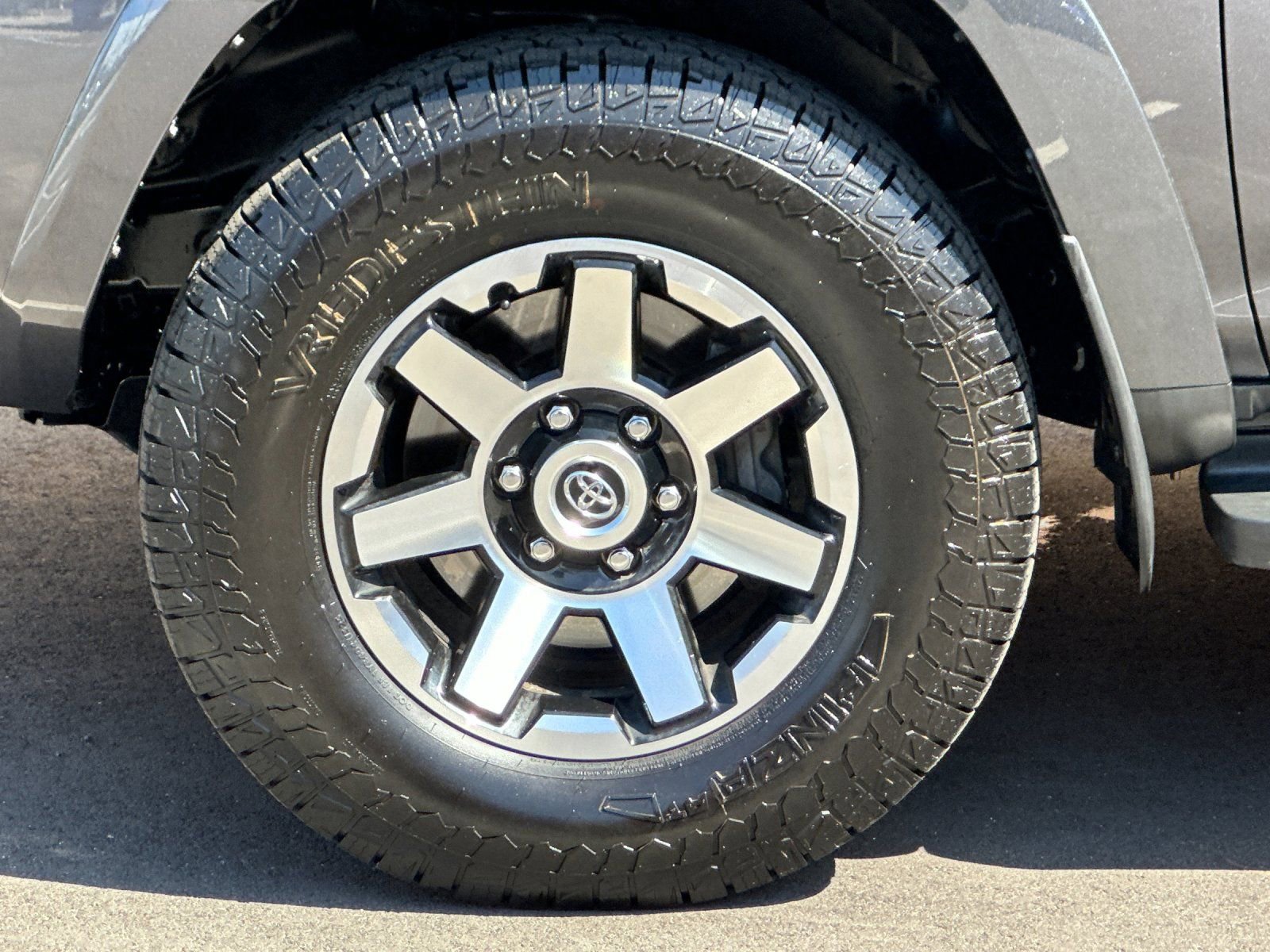 Used 2022 Toyota 4Runner TRD Off-Road Premium w/ Moonroof Package AWD/4WD image 35