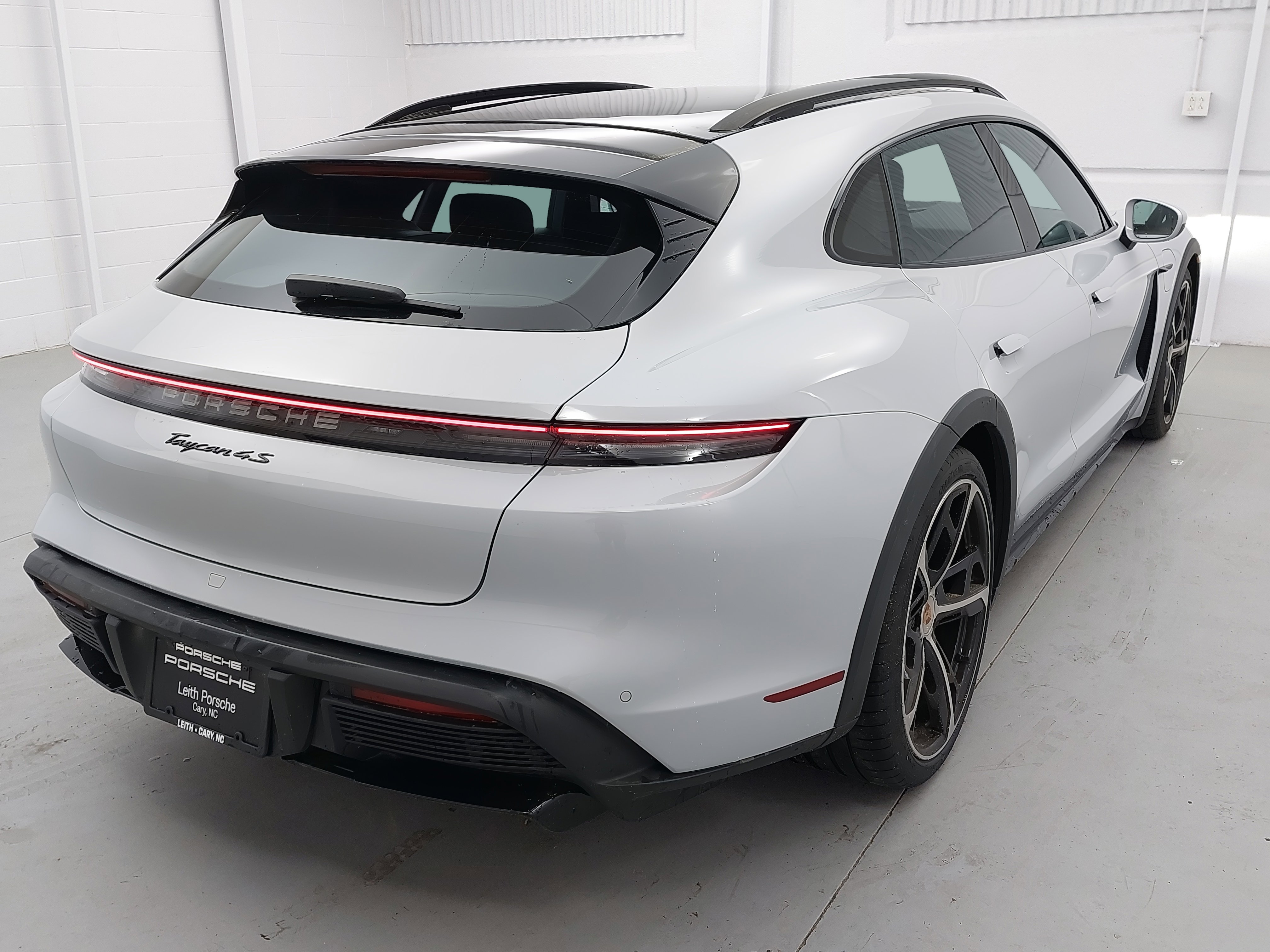 New 2025 Porsche Taycan 4S image 7