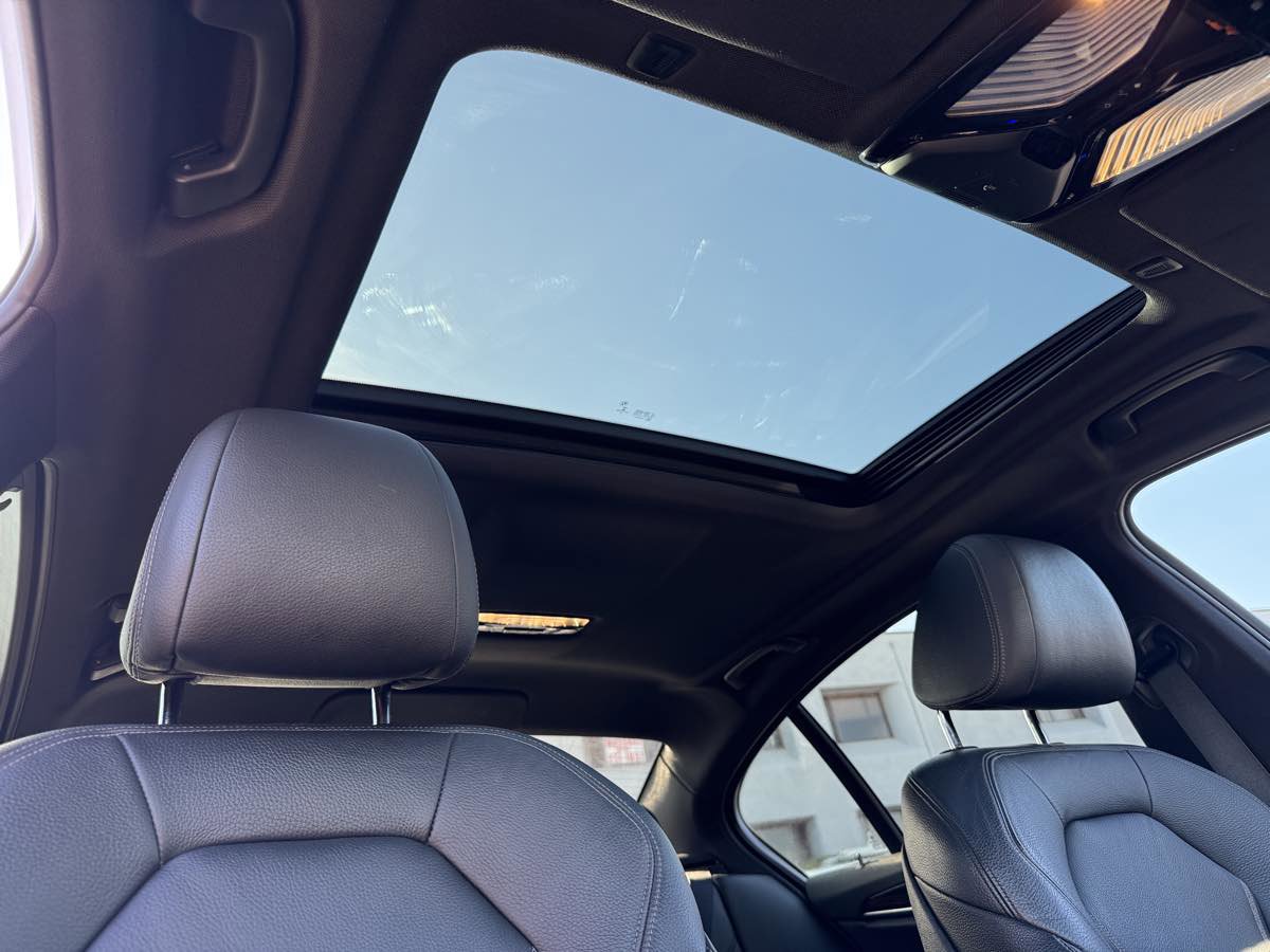 Used 2018 BMW 530e w/ Premium Package 2 image 16