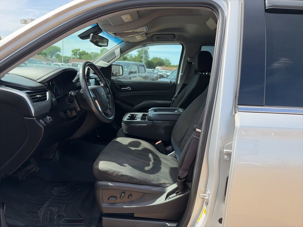 Used 2016 Chevrolet Suburban LS RWD image 7