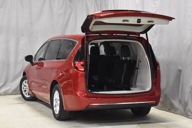 Certified 2024 Chrysler Pacifica Touring-L image 37
