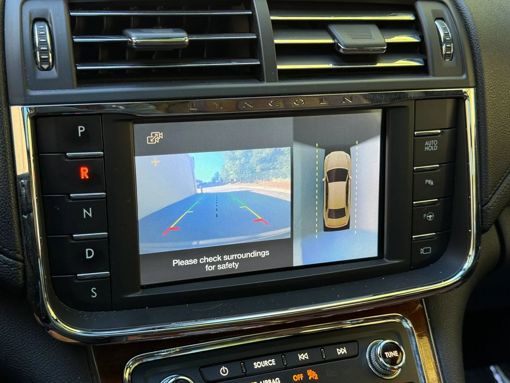 Used 2017 Lincoln Continental Reserve w/ Technology Package FWD image 23